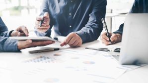 派遣元とは？企業が知っておくべき仕組み・役割・派遣先との違いを解説