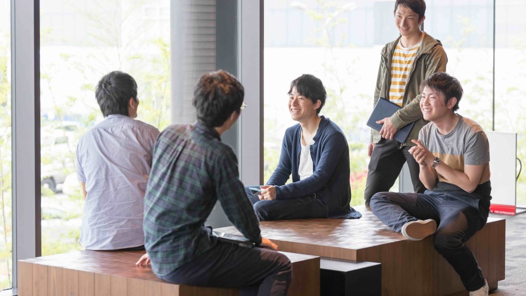 システム開発はSESと派遣どっちがいい？契約・コスト・リスクから選び方を解説！